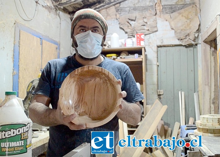 El artesano Patricio Muñoz recibió el sello ‘Manos campesinas’ que otorga Indap con el Ministerio de Agricultura. Es un reconocimiento a la excelencia y certifica que es un producto de origen.