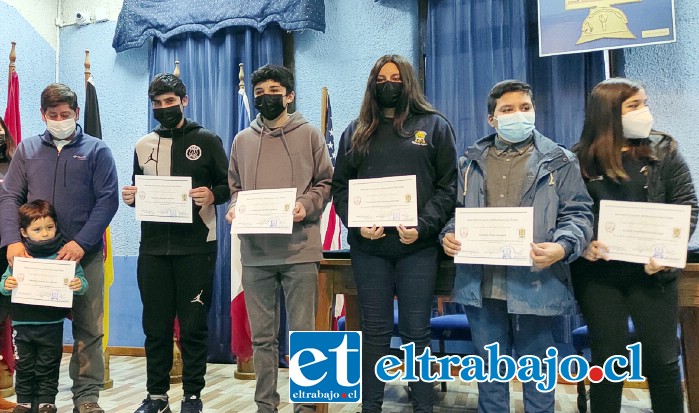 SANGRE JOVEN.- Ellos son parte de la nueva generación de cadetes a bomberos voluntarios. En esta etapa aprenden mucho y pueden levantar y manipular objetos no mayor a los 10 kilos de peso.