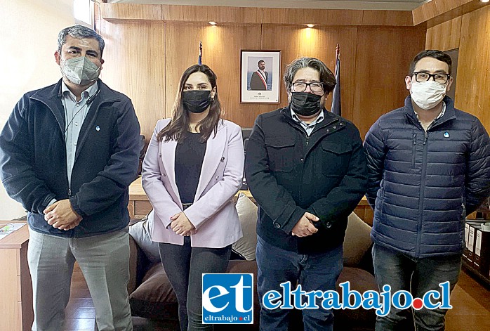 El subgerente zonal de Esval, Rodrigo Lastra, se reunió con la delegada presidencial de San Felipe, Scarlett Valdés, el jefe de Gabinete Jaime Rojas, y el encargado de Contingencia y Seguridad, Sebastián Arancibia.