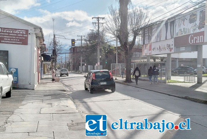 Carabineros detuvo a dos sujetos que intentaban robar un auto en Salinas esquina Santo Domingo.