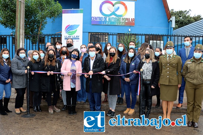 Diversas autoridades provinciales y parlamentarias participaron del tradicional corte de cinta que dio por inaugurado el nuevo Centro de Autismo Popular.