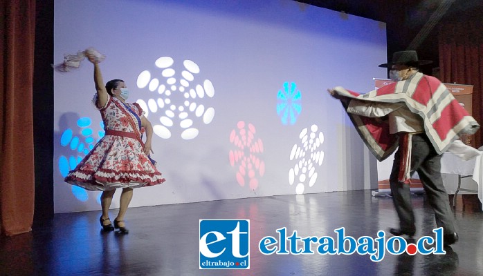 Antonio Lepe e Isabel Castro, matrimonio campeón regional de cueca 2018, invitaron a las parejas a participar del torneo comunal.