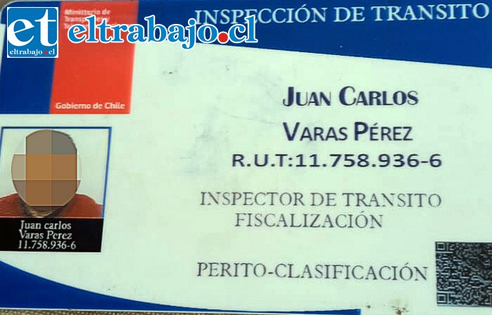 Esta es la credencial que usaba el estafador. La fotografía de la persona fue distorsionada pues no corresponde al delincuente.