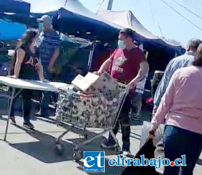 Locatarias sindican a este sujeto como el agresor de estas mujeres, el cual vendría de otra ciudad a vender a la feria sanfelipeña.