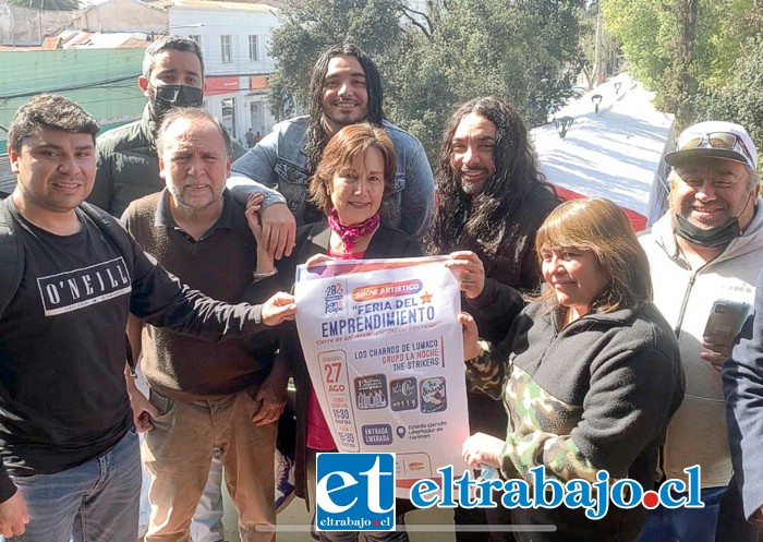 Autoridades junto al grupo ‘La Noche’, invitaron a toda la comunidad a ser parte del cierre del mes aniversario.