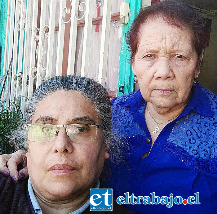 A la izquierda Lorena Calderón, tesorera, y Norma Salas Valenzuela, presidenta Comité ‘Valle de los Sueños’.