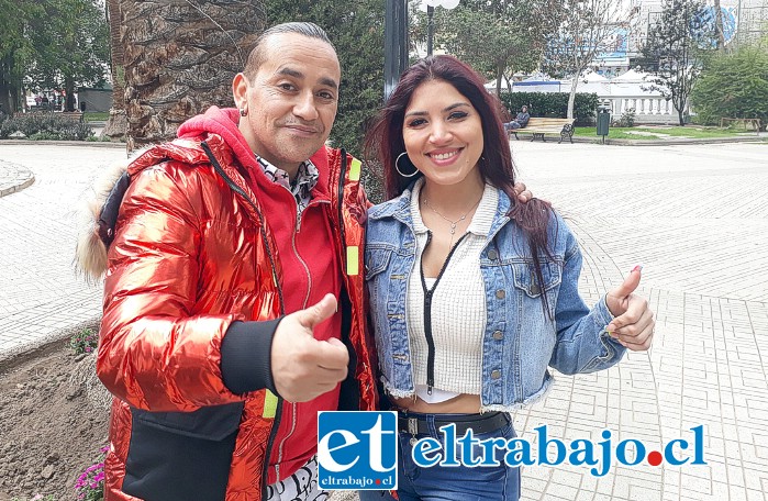 La Mary junto a Cristian Farías de visita en San Felipe promocionando su mix mexicano.