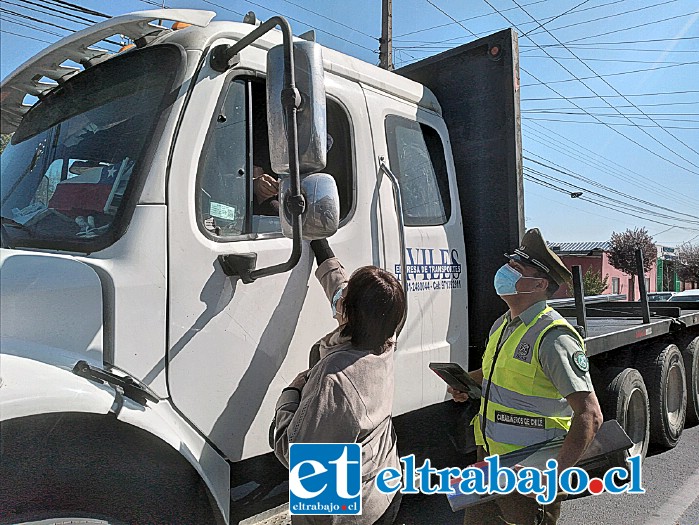 Carabineros de la SIAT junto a autoridades locales entregaron información para disminuir los accidentes de tránsito.