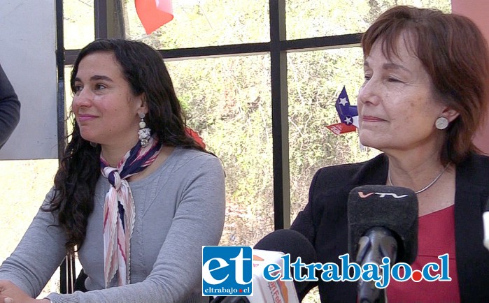 Alcaldesa Carmen Castillo junto a la Seremi del Minvu, Belén Paredes.