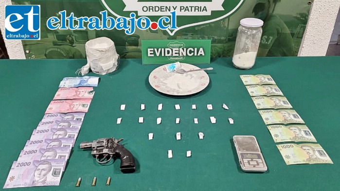 Drogas, armas, dinero y una balanza digital decomisó OS7 de Carabineros en Llay Llay.