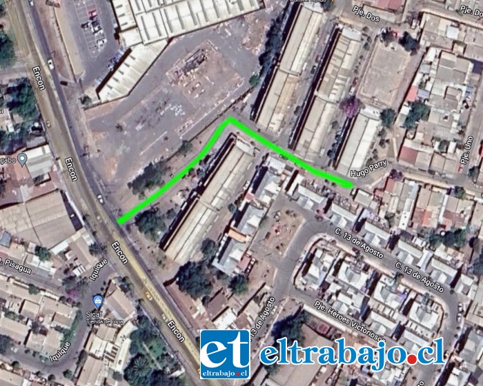 La franja verde corresponde al sector a pavimentar, una ‘L’ de 156 metros lineales desde la entrada hasta el último de los blocks de departamentos.