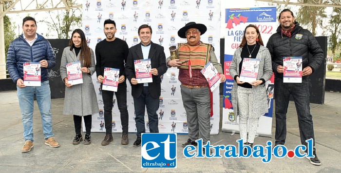 Artistas invitados durante el lanzamiento de la Fiesta del Guatón Loyola que este año vuelve en gloria y majestad.