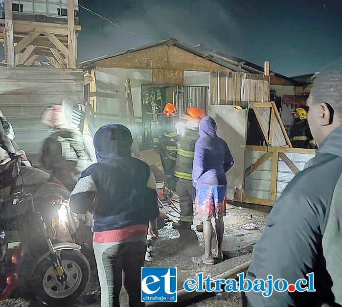 Una vivienda destruida dejó incendio registrado la noche del miércoles en la ‘Toma Yevide’ de San Felipe.