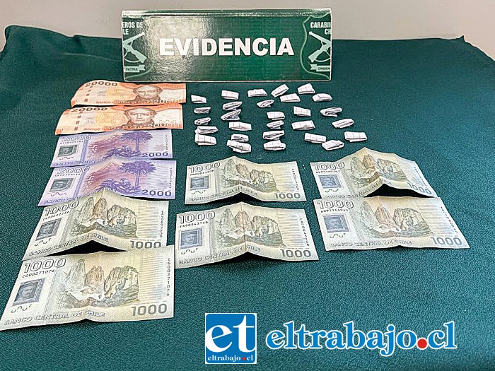 Droga y dinero en efectivo, evidencia del delito que realizaba este sujeto.