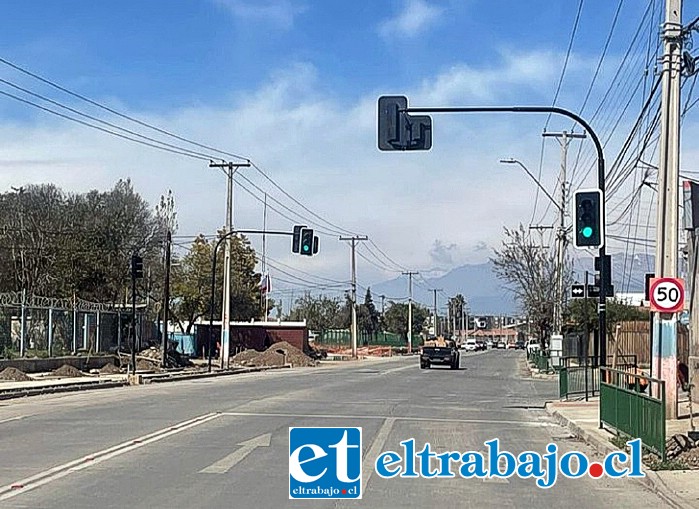 Comenzó a operar en marcha blanca el semáforo ubicado en Michimalonco esquina Ciudad de Mendoza.