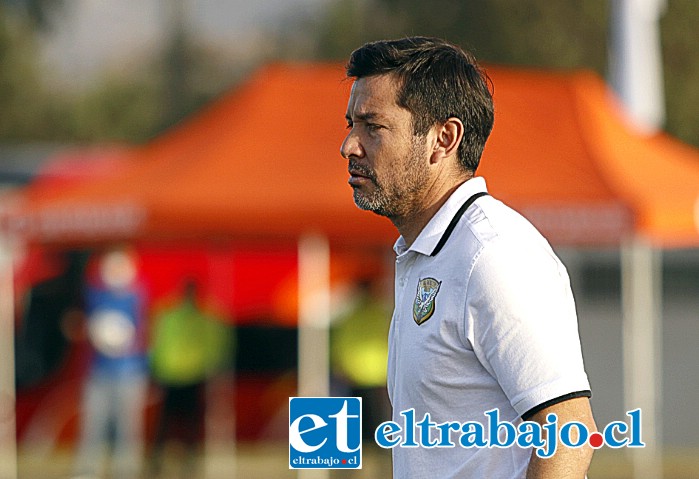 Francisco Arrué dirigiendo a Trasandino en uno de los partidos de la pasada temporada.