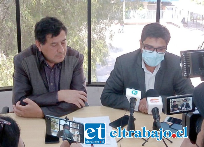 Claudio Díaz, presidente de Rotary Club San Felipe, junto al administrador municipal Hernán Herrera, anunciando la ‘Semana del Niño’.