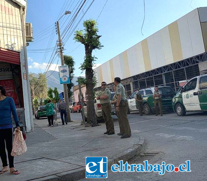 Carabineros concurrió hasta la distribuidora ‘El Sureño’ donde trabajadores golpearon brutalmente a un cliente de 50 años. (Foto EmergenciaCordillera).