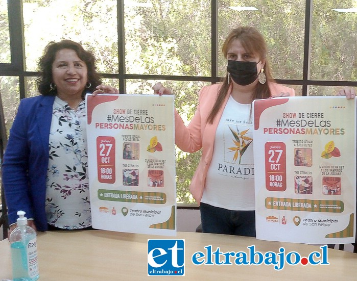 La Dideco María Teresa Urbina y la coordinadora de Personas Mayores, Patricia González, junto al afiche del Show de cierre del Mes de las Personas Mayores que se realizará hoy a las 16 horas en el Teatro Municipal.