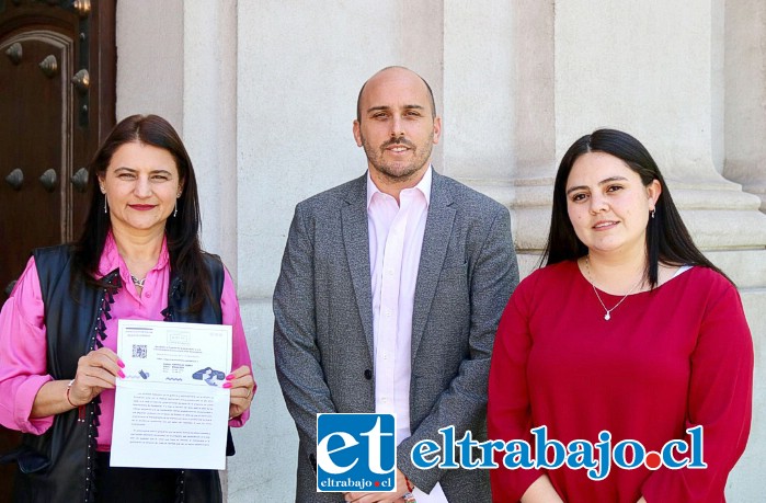 El diputado Andrés Longton junto a diputados de la Comisión de Educación fueron la mañana de ayer a La Moneda a plantear la solicitud.