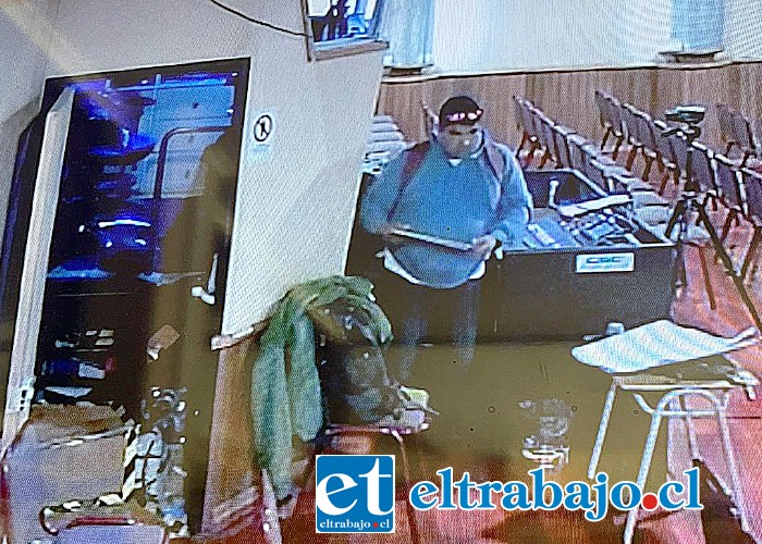 Este fue el delincuente que robó los computadores desde el Teatro Municipal de San Felipe.