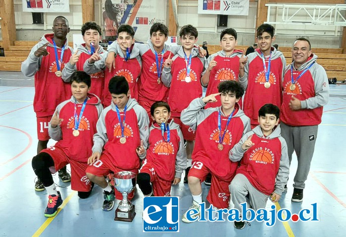 El seleccionado del Colegio Vedruna ya se encuentra dentro de los cuatro mejores en el Nacional Escolar de Básquetbol que se desarrolla en Concepción.