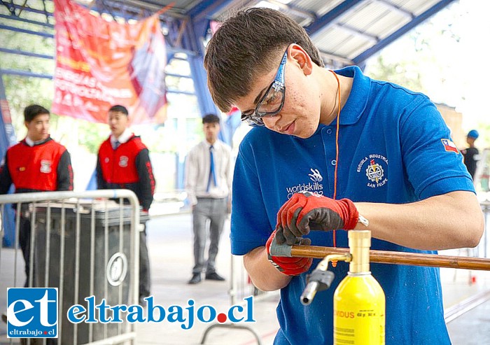 Uno de los alumnos de la Escuela Industrial compitiendo en las Olimpiadas de Habilidades Técnicas ‘WorldSkills Chile’ 2022.