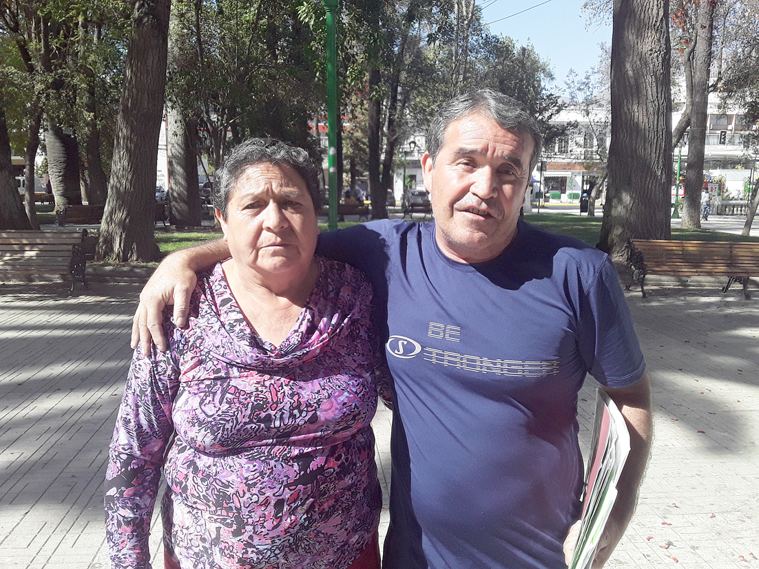 Juan Carlos Villarroel Orrego junto a su esposa Flor.