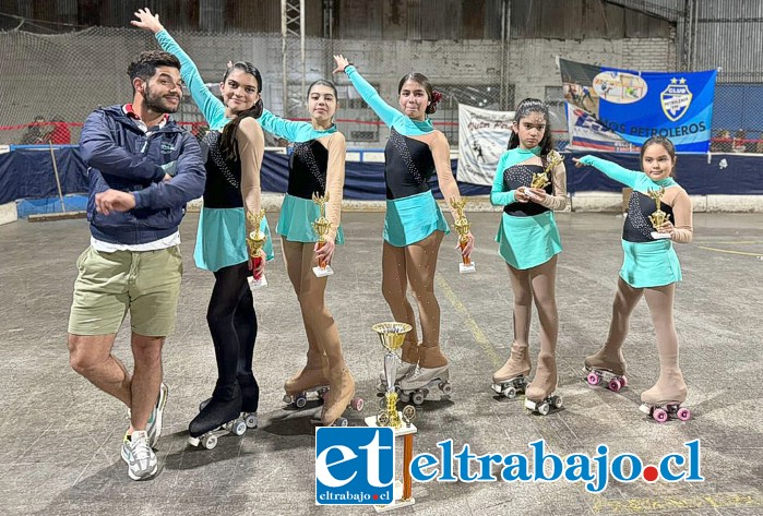 Las jóvenes se lucieron durante el Open Internacional. En la imagen junto al profesor José Roberto Genes.