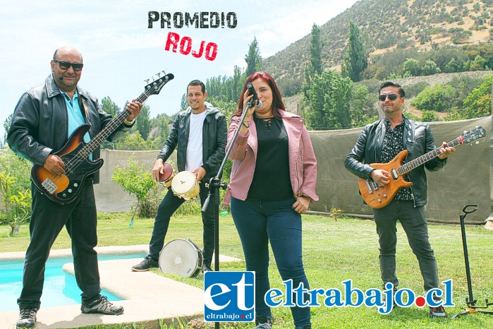 La banda de profesores ‘Promedio Rojo’. El bajista ‘Tito Hernández’, el baterista Ángel Acevedo, la vocalista Carmen Villarroel y el guitarrista Daniel Rozas.