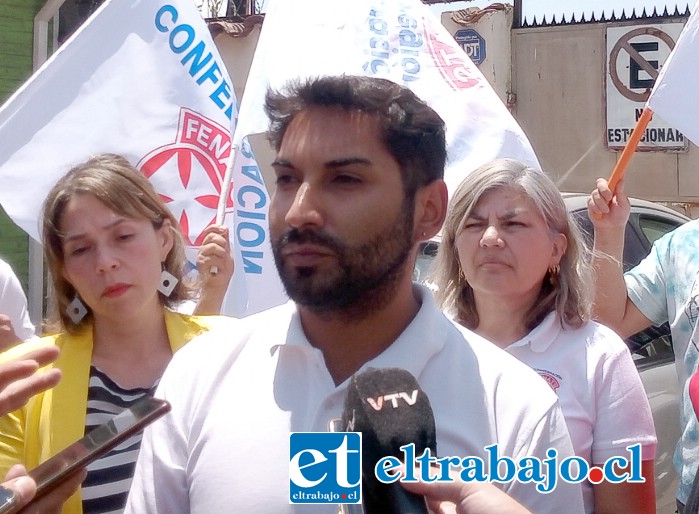 El dirigente de la Fenats Nacional, Daniel Bartch, luego de la reunión que sostuvieron este martes con la Seremi de Salud.