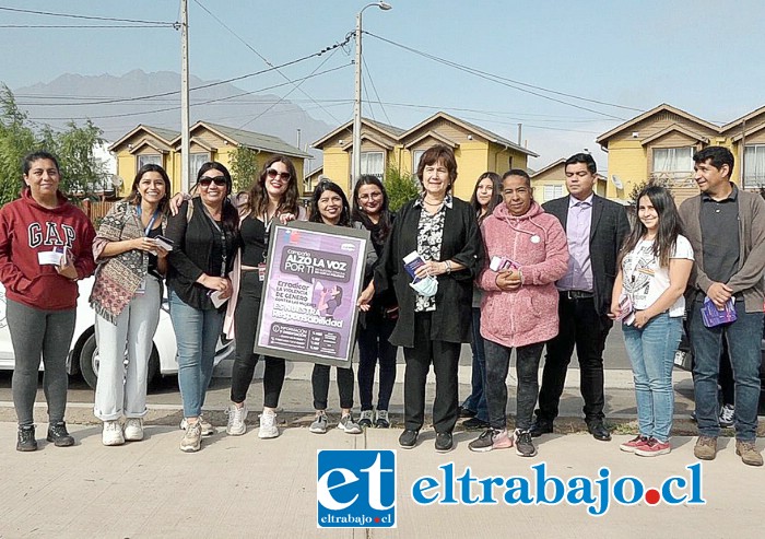 Con puerta a puerta en El Totoral continúa campaña ‘Alzo la voz por ti’.