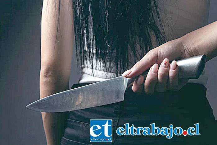 Con un arma blanca menor de 13 años agredió a otra menor de 14 años en Curimón. (Imagen referencial).