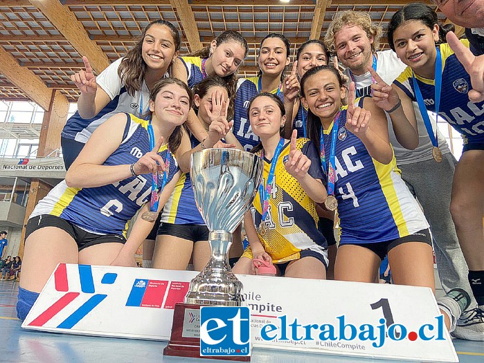 El Instituto Abdón Cifuentes se tituló como flamante Campeón Regional Escolar de Voleibol en Damas.