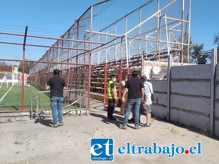 Hincha de Fernández Vial derribó una de las panderetas del Estadio Municipal.