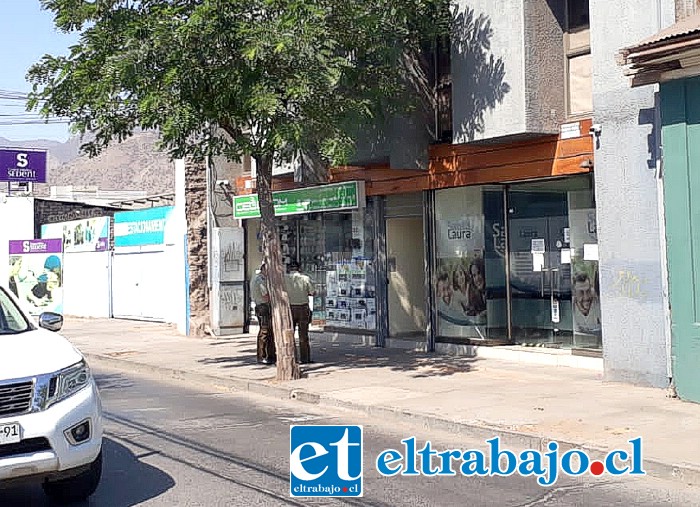 En oficinas ubicadas en el segundo piso de este edificio entraron a robar.