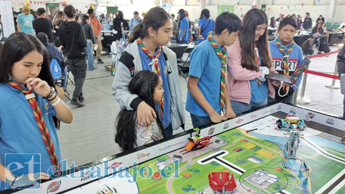 El equipo scout expuso su proyecto de ‘Atrapa Niebla’, el cual fue evaluado por jueces FLL.