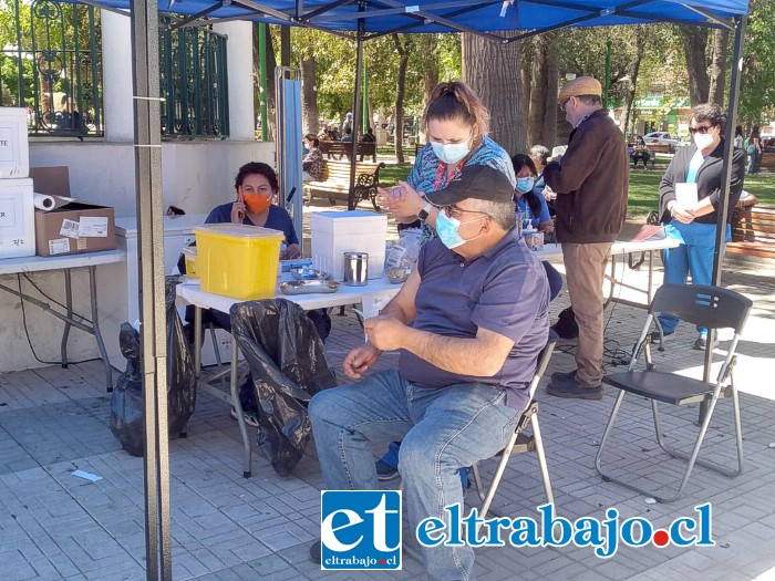 Alrededor de 150 personas se han vacunado contra el Covid 19 en el punto ubicado en la Plaza de Armas de nuestra ciudad.