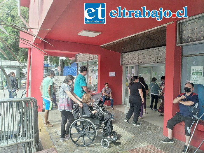 Al primero piso del municipio trasladan vacunatorio.