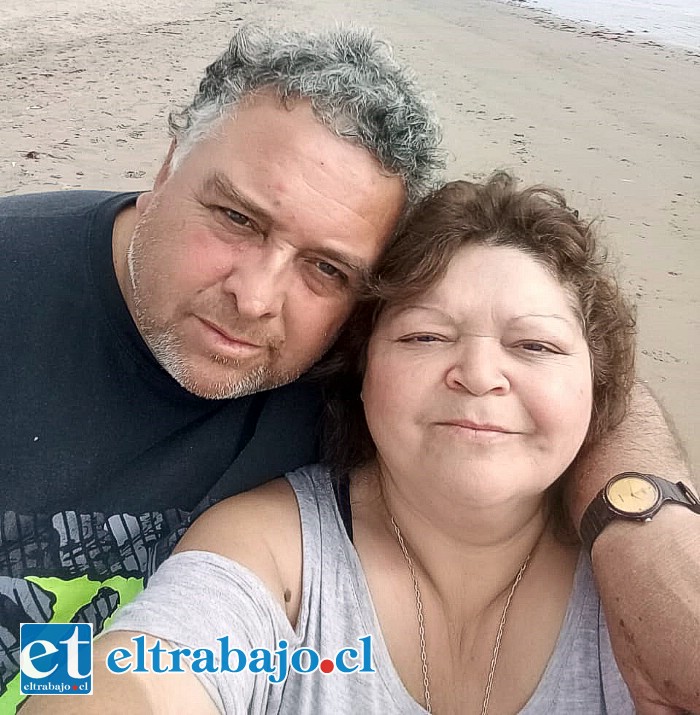 Jacqueline Bascuñán Silva, de 57 años, junto a su esposo Jorge Lagos.