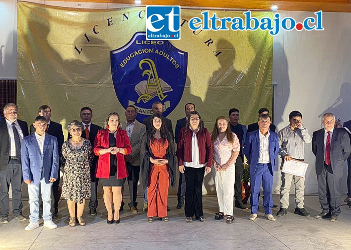 El evento de graduación se llevó a cabo en el Salón Auditórium de la Cooperativa de Agua Potable de La Troya.