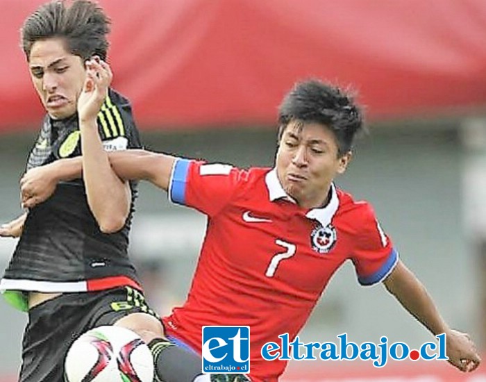 Gonzalo Jara cuando le correspondió jugar por Chile.