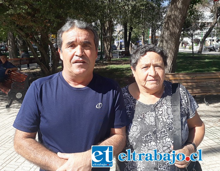 Juan Carlos Villarroel junto a su esposa Flor.