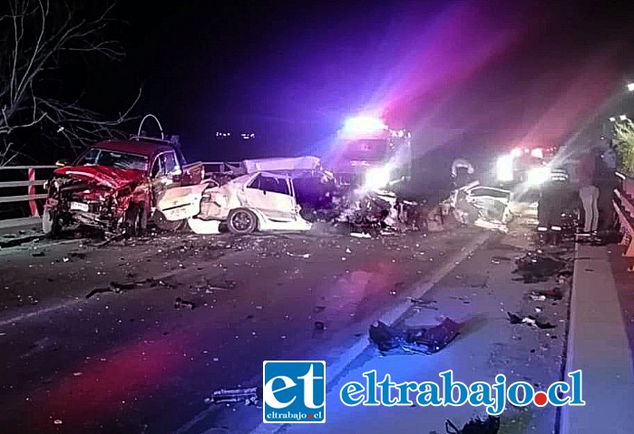 La imagen revela la alta energía liberada en el accidente que dejó a ambos vehículos con daños de consideración.