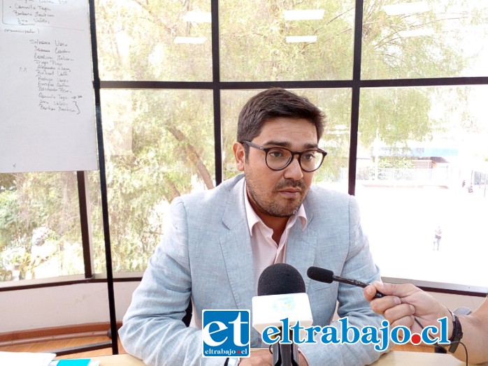 El alcalde (s) de San Felipe, Hernán Herrera Caballero, comentó el lanzamiento de esta nueva red de apoyo comunicacional, que lleva por nombre ‘WhatsApp Informativo Municipal’.