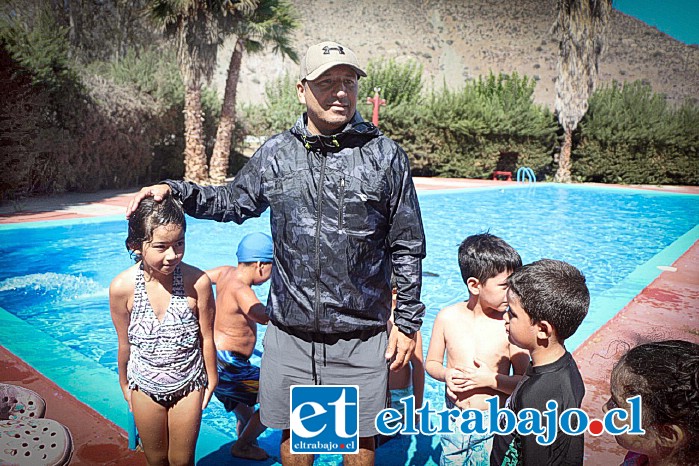 Niños ya participan de las clases de natación.