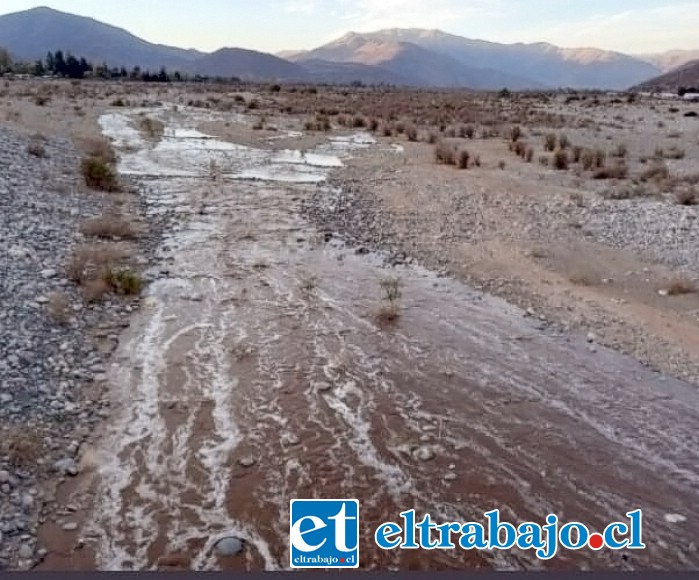 En la ribera del río Putaendo fue encontrado sin vida un hombre. (Imagen referencial).