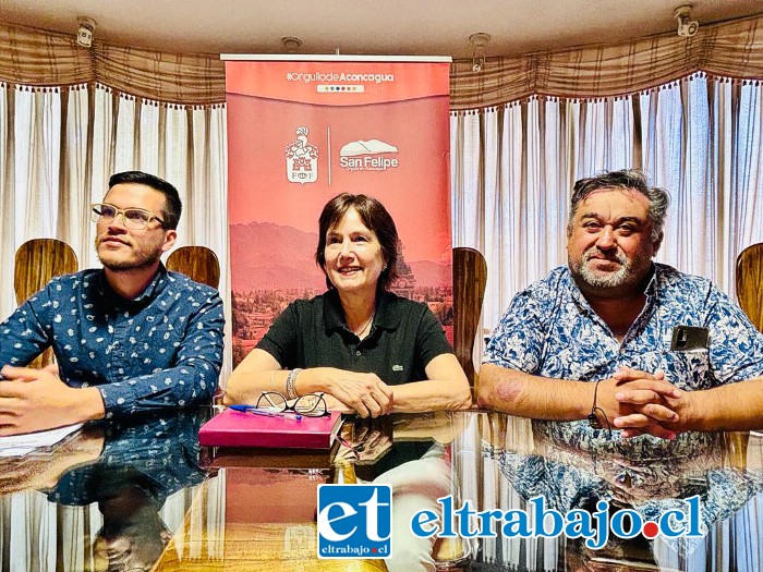 La alcaldesa Carmen Castillo junto al concejal Guillermo Lillo y el encargado de Organizaciones Comunitarias, Diego Kraemer, llamaron a participar de las capacitaciones que se están realizando para una correcta postulación.