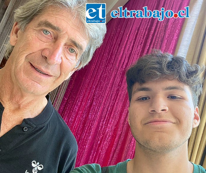 Junto al chileno Manuel Pellegrini, entrenador del equipo español, en su visita a Chile.