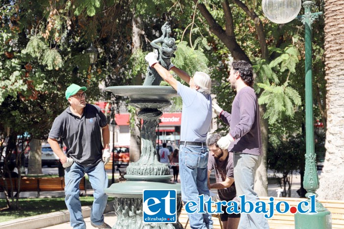 Ya fue instalada la pileta de la Plaza de Armas de Los Andes, luego de un año de trabajos debido a su intenso deterioro.